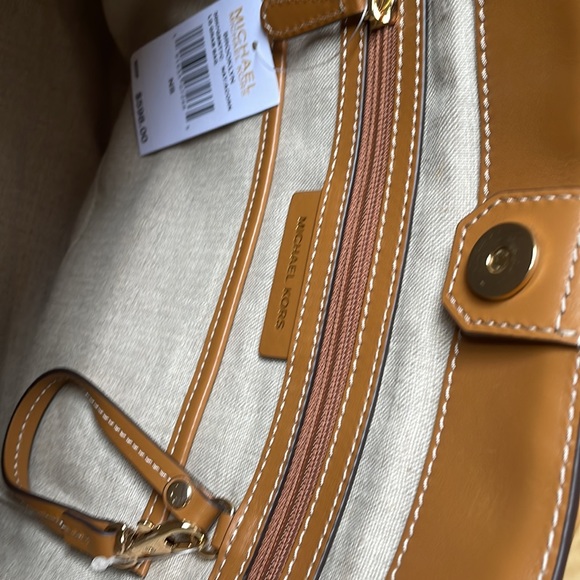 Brand new Michael Kors hand bag with tag - Picture 7 of 8